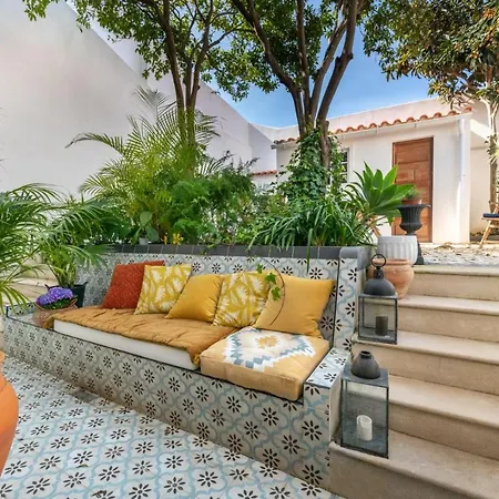 Casa Museu, By The Golden Church בית נופש לאגוּ‏ש
